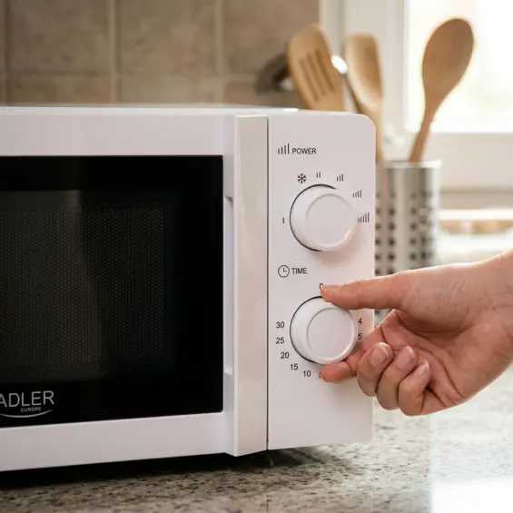 Adler AD 6205 Mikrovalna Pećnica 20 L – 700 W, 5 Razina Snage, Funkcija Odmrzavanja