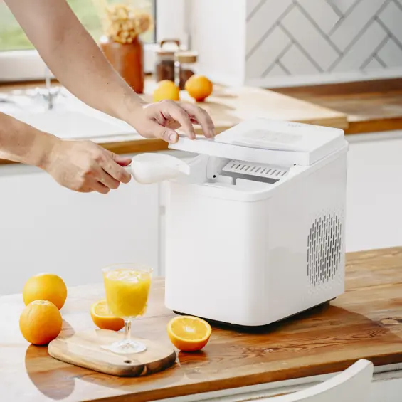 Adler AD 8800 ledomat – 12 kg leda dnevno