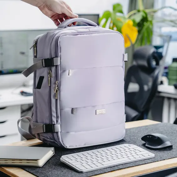 Camry CR 6880 putni ruksak 24 L – 40 × 20 × 30 cm, za laptop 17", USB-A/USB-C, svijetlo ljubičasti